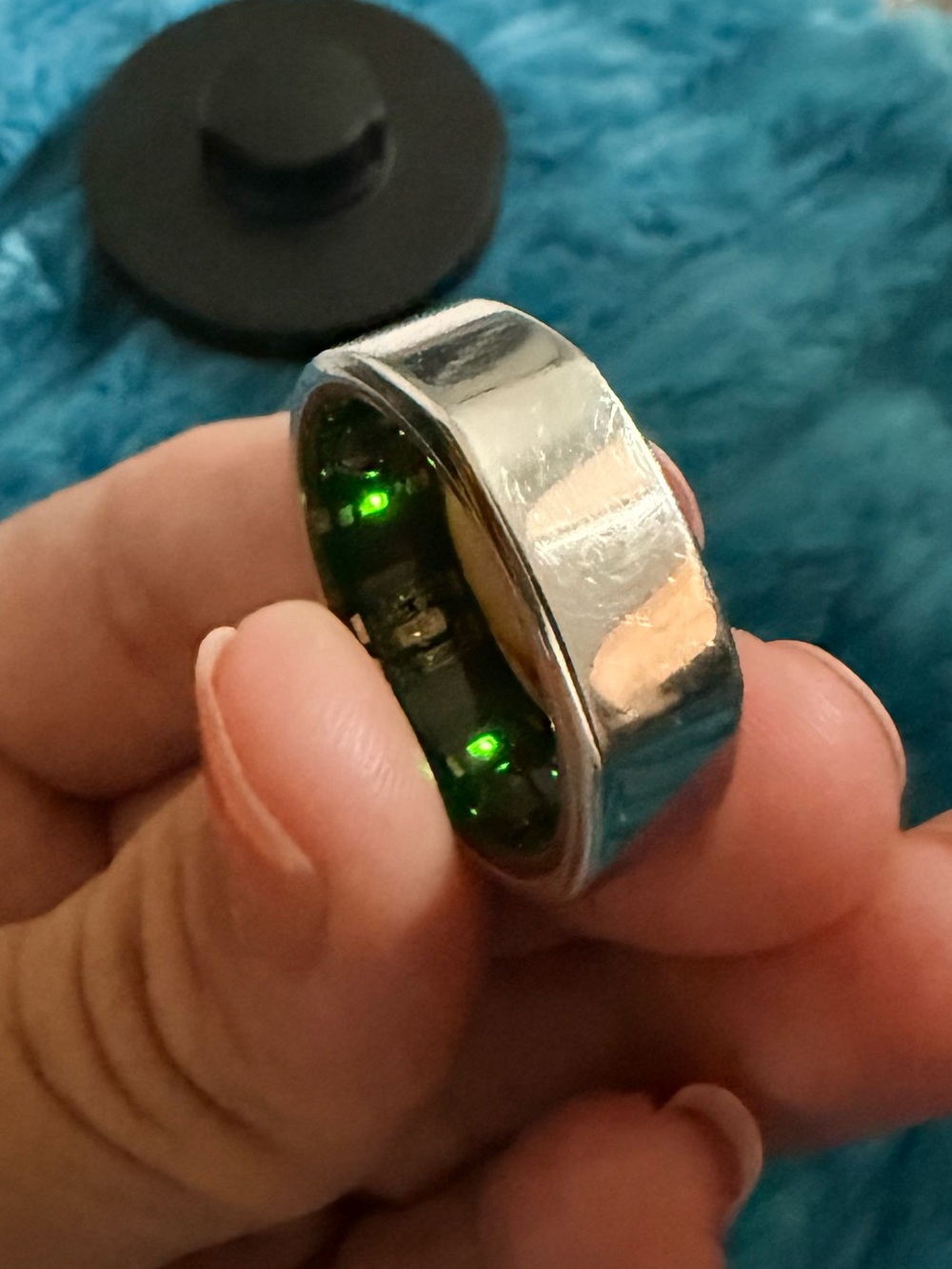 Size 11–Oura Silver Smart Ring - Picture 3 of 11